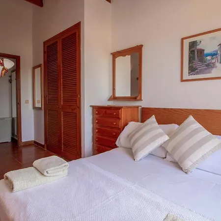 Stunning Sea Views Apartment, Pool, 5 Min Walk To Beach, Winner Of 2025 Travellers Choice Award Apartmán